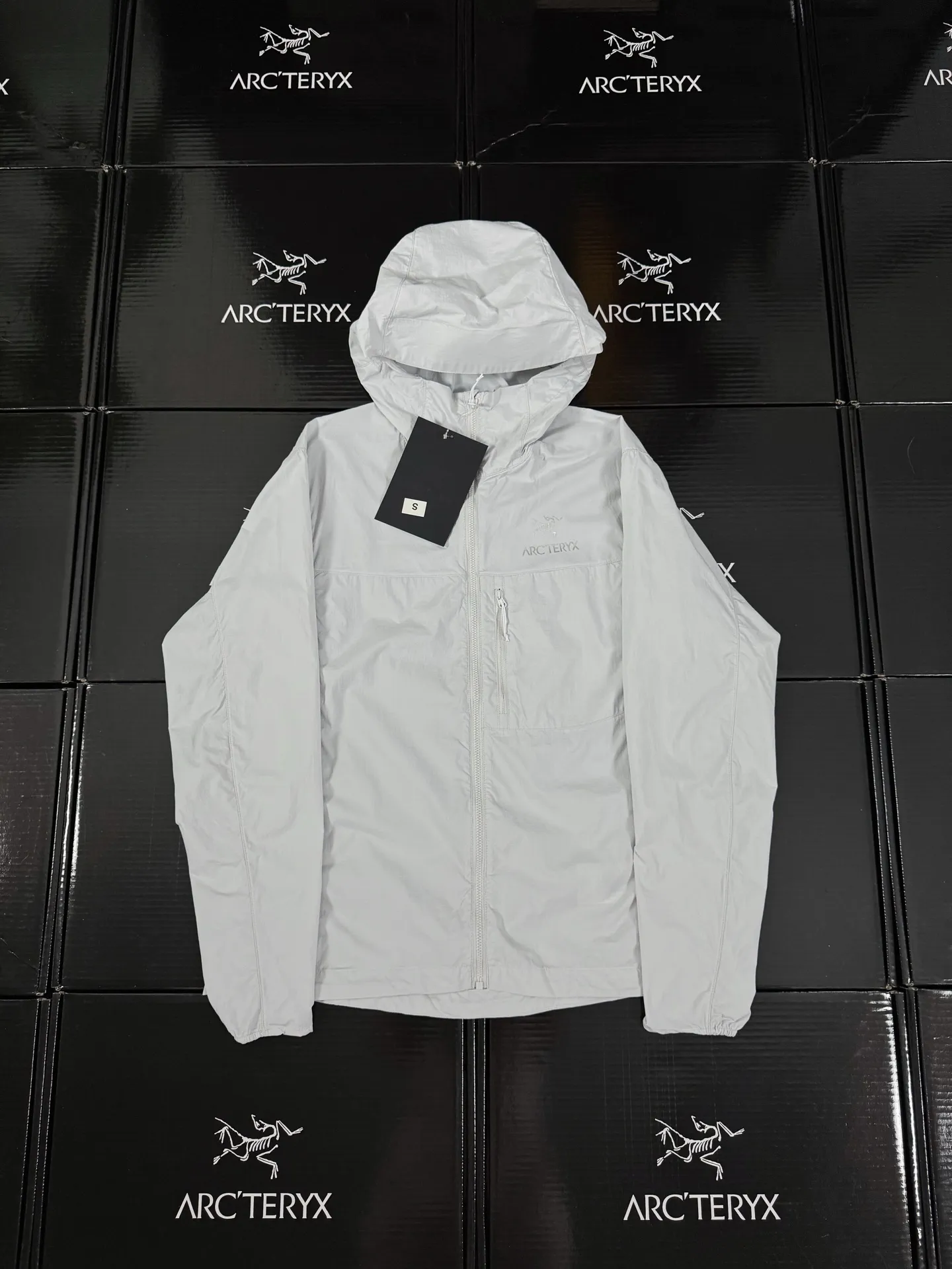 🦋 185 ARCTERYX SQUAMISH Same Style HOODY Breathable 26 Series Breathable ！ Same Style ！ New Arrival， ！Premium Quality ！ ， ， ， 99% Breathable 、 ， ！ 、 。 Windwall 、 、 、 、 … 、 、 、 … 、 ， 、 … 、 ！ 、 … ！ ： Black Navy Blue Size S 66 112 46.4 60 90-110 M 68 116 47.6 61.5 110-130 L 70 120 48.8 63 130-145 XL 72 124 50 64.5 145-160 XXL 74 128 52.4 67.5 170-190 XXXL 78 132 55 70 190